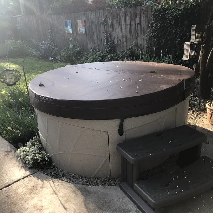 Lifesmart Spas 4 - Person 13 - Jet Oval Plug And Play Hot Tub.