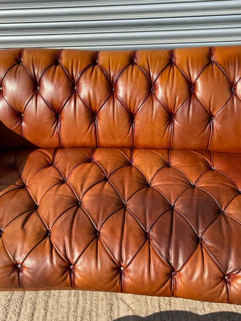 TETRAD OSKAR LEATHER SUITE INCLUDING GRAND SOFA, 2 ARMCHAIRS + FOOTSTOOL