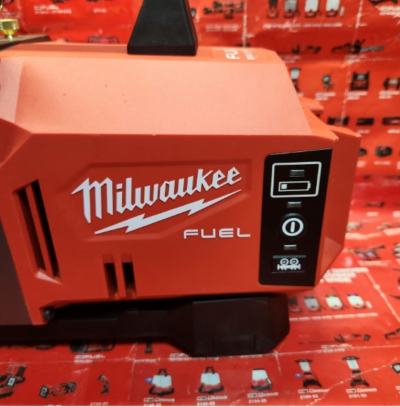 Milwaukee M[hidden information] CFM Vacuum Pump-M1R05