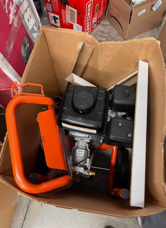 · BRAND NEW - 3200psi Murray Pressure Washer