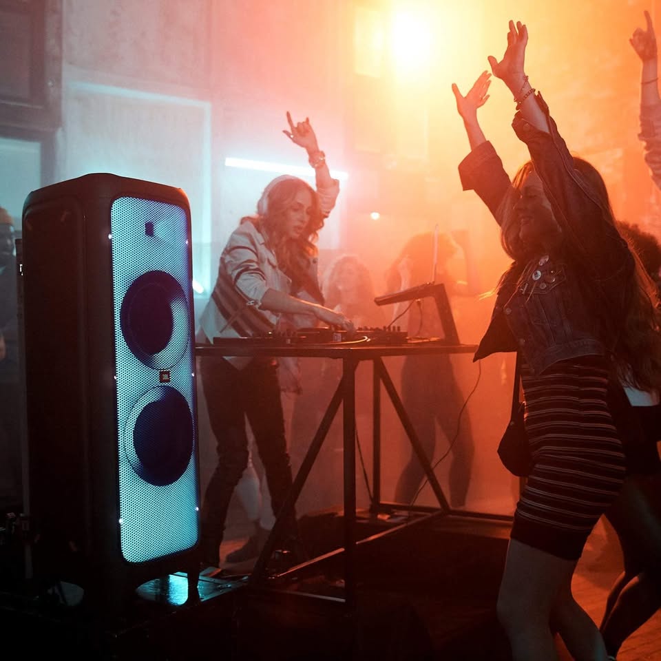 JBL PartyBox 1000 - High power wireless Bluetooth party speaker, black