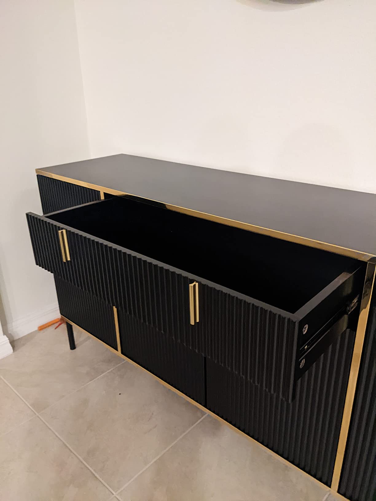 【Furniture】Modern Credenza Sideboard Buffet with Drawer & Pop-Up Doors, Buffet Sideboard Storage Cabinet