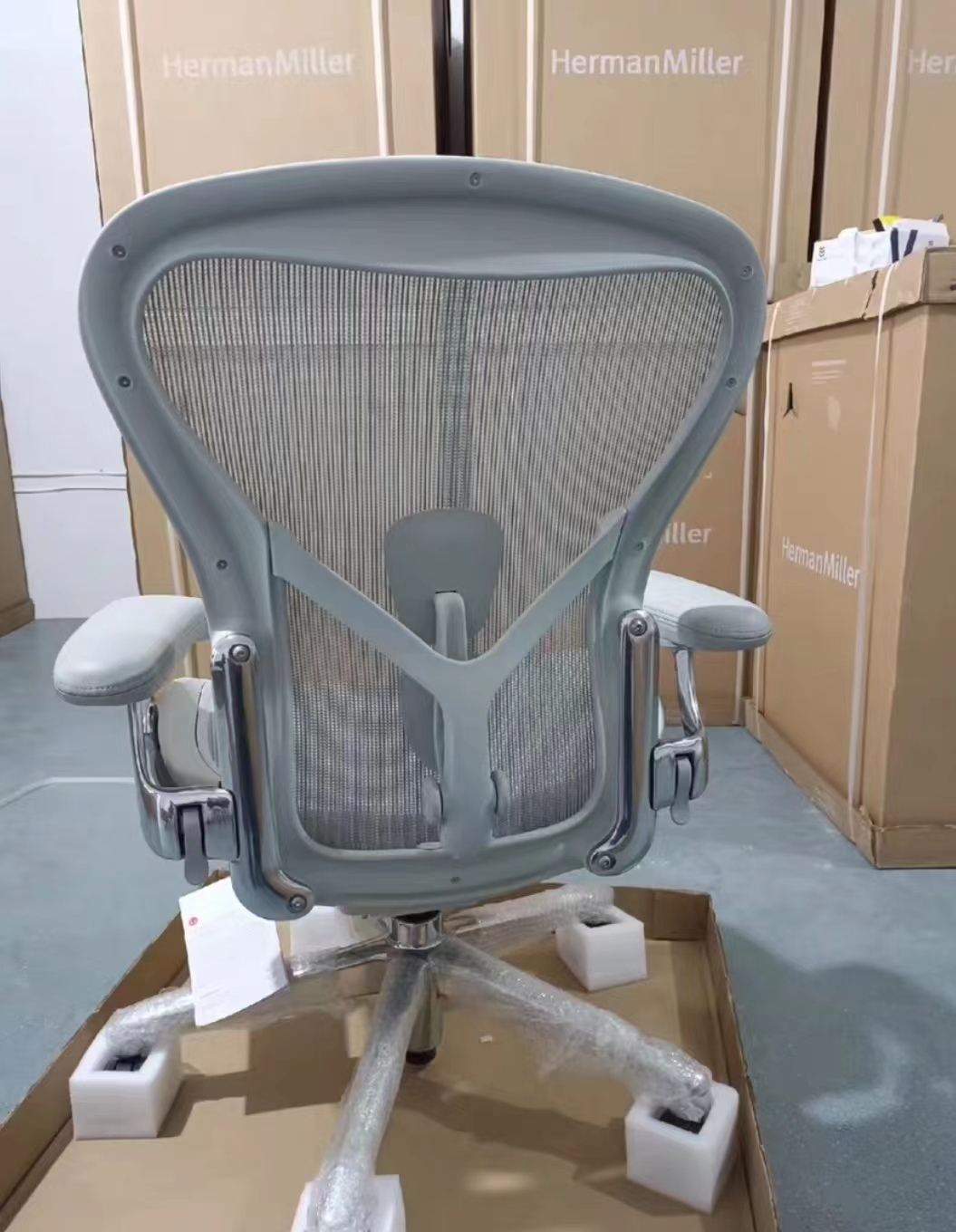 Herman Miller Aeron 2nd generation, Herman Miller Aer on 2nd generation ergonomic chair