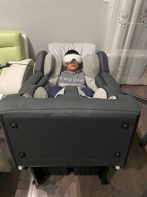 【Furniture】Full Body Zero Gravity Shiatsu Massage Chair with Built-in Heat and Air Massage System