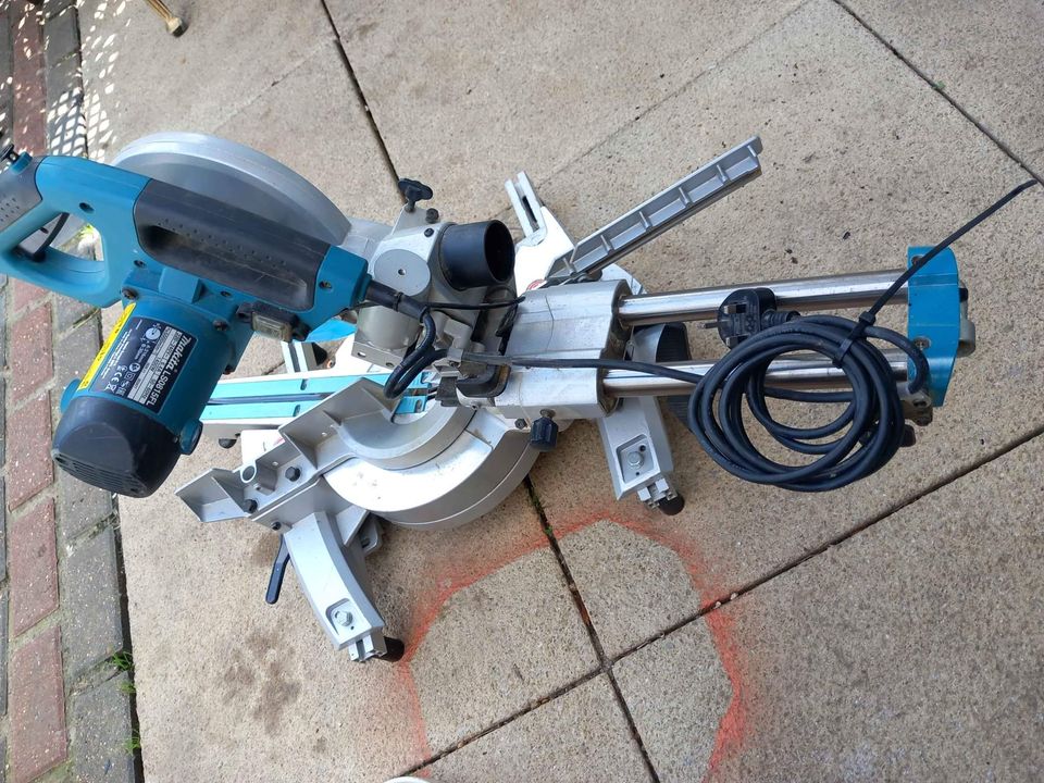 Makita Miter Saw 216mm Blade.